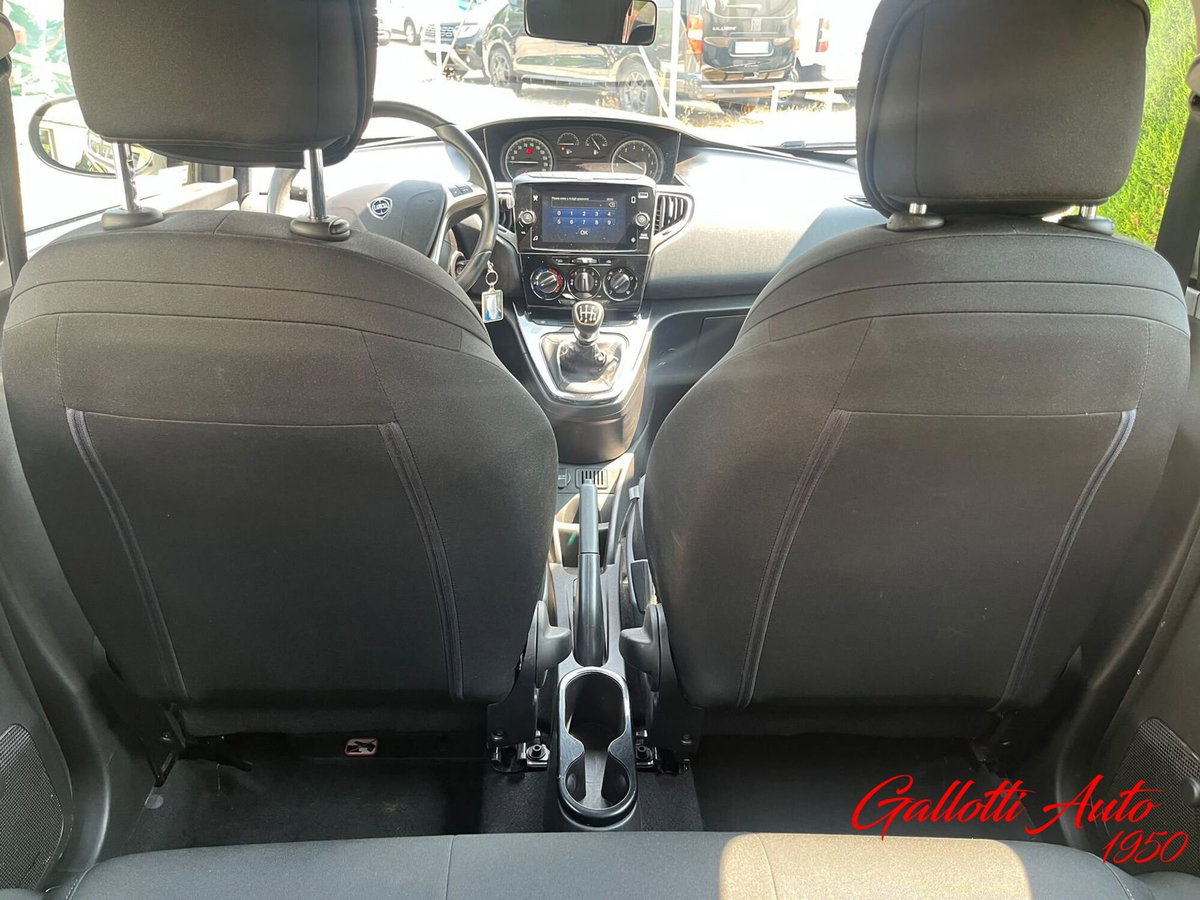 Lancia Ypsilon 1.0 FireFly 5 porte S&S Hybrid Ecochic Gold (18)