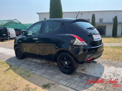 Lancia Ypsilon 1.0 FireFly 5 porte S&S Hybrid Ecochic Gold (2)
