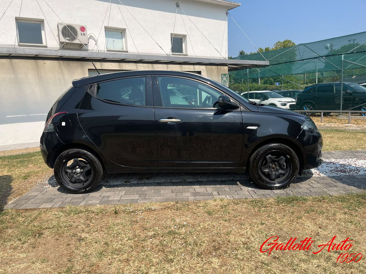 Lancia Ypsilon 1.0 FireFly 5 porte S&S Hybrid Ecochic Gold (6)