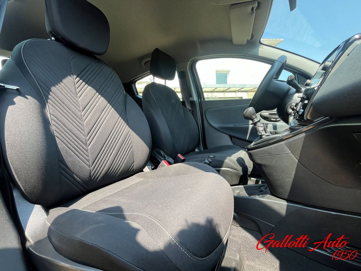 Lancia Ypsilon 1.0 FireFly 5 porte S&S Hybrid Ecochic Gold (9)