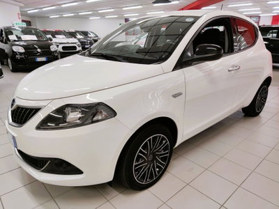 Lancia Ypsilon 1.0 FireFly 5 porte S&S Hybrid Ecochic Gold usata