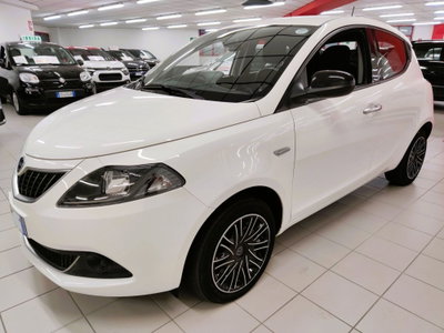 Lancia Ypsilon 1.0 FireFly 5 porte S&S Hybrid Ecochic Gold usata