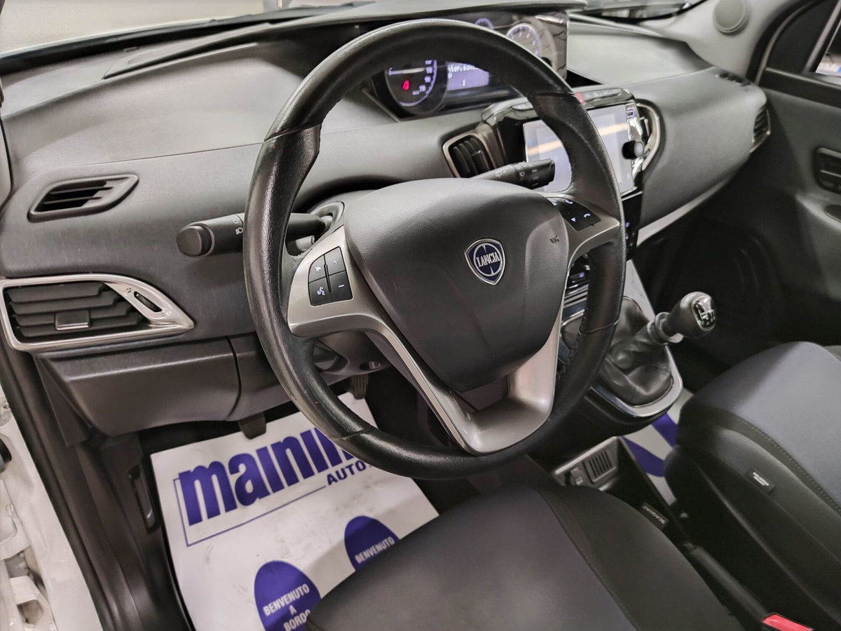Lancia Ypsilon 1.0 FireFly 5 porte S&S Hybrid Ecochic Gold (10)