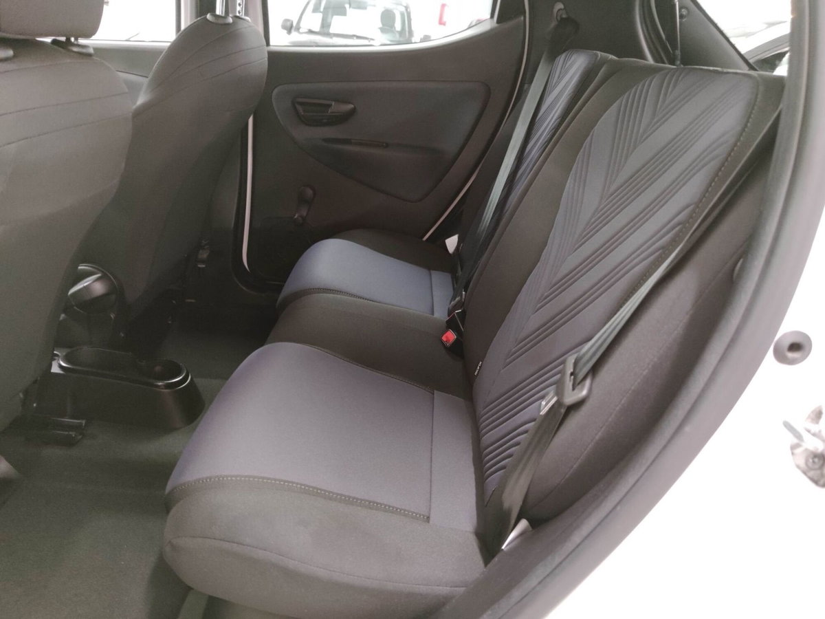 Lancia Ypsilon 1.0 FireFly 5 porte S&S Hybrid Ecochic Gold (13)