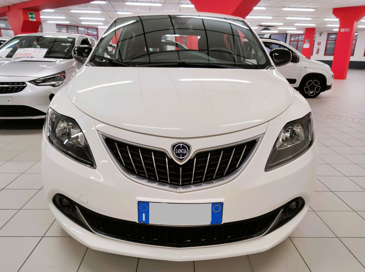 Lancia Ypsilon 1.0 FireFly 5 porte S&S Hybrid Ecochic Gold (2)
