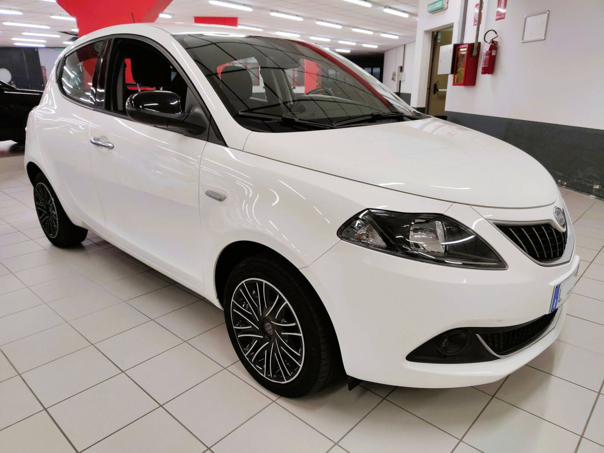 Lancia Ypsilon 1.0 FireFly 5 porte S&S Hybrid Ecochic Gold (3)