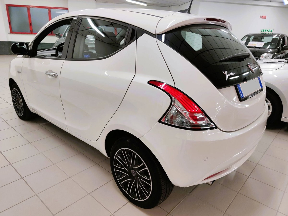 Lancia Ypsilon 1.0 FireFly 5 porte S&S Hybrid Ecochic Gold (6)