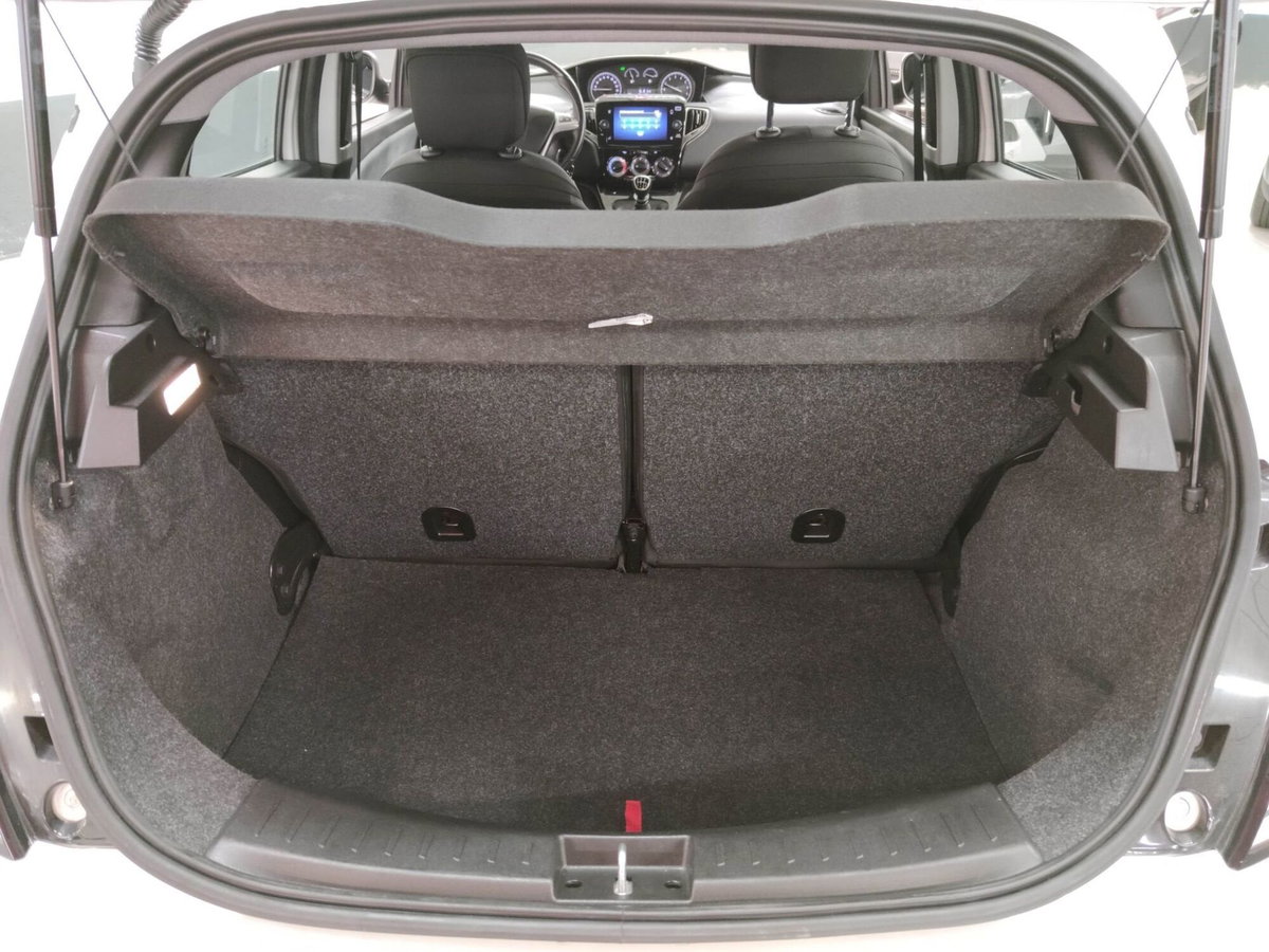 Lancia Ypsilon 1.0 FireFly 5 porte S&S Hybrid Ecochic Gold (8)