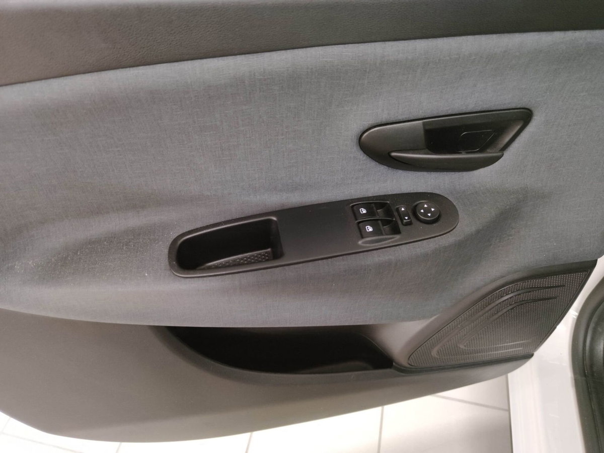 Lancia Ypsilon 1.0 FireFly 5 porte S&S Hybrid Ecochic Gold (9)