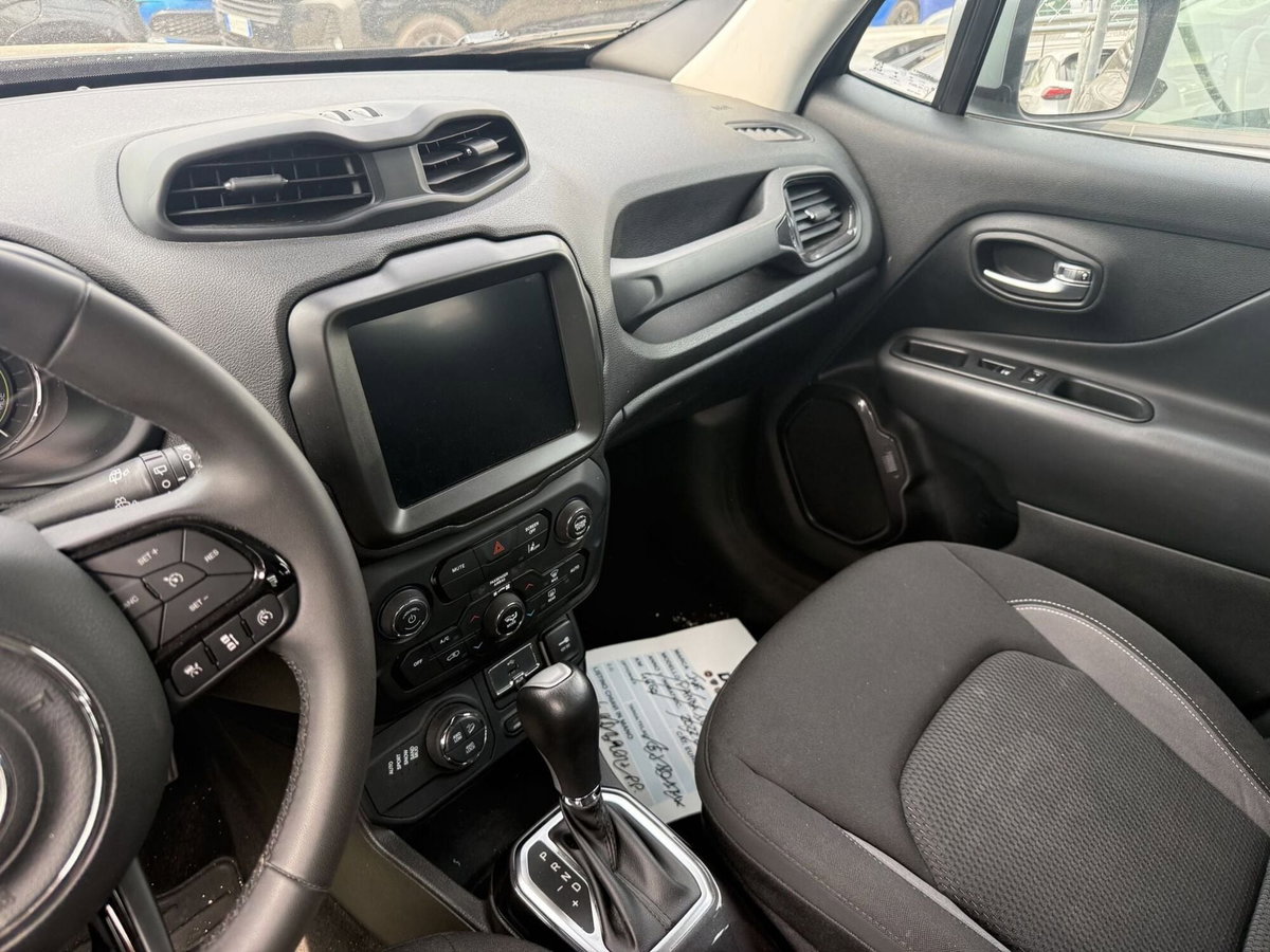 Jeep Renegade 1.3 T4 190CV PHEV 4xe AT6 Limited (11)
