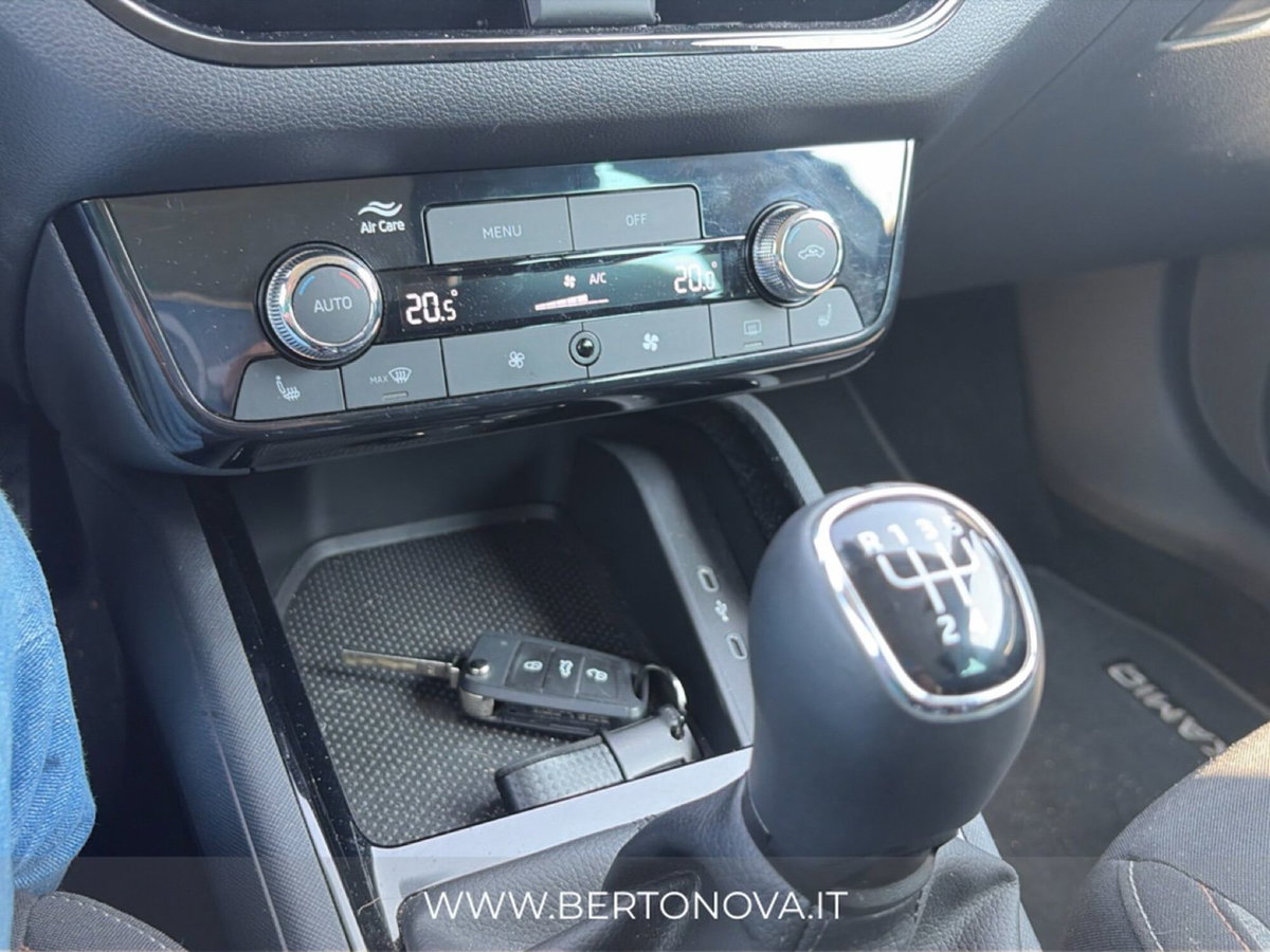 Skoda Kamiq 1.0 tsi Black Dots 95cv (16)