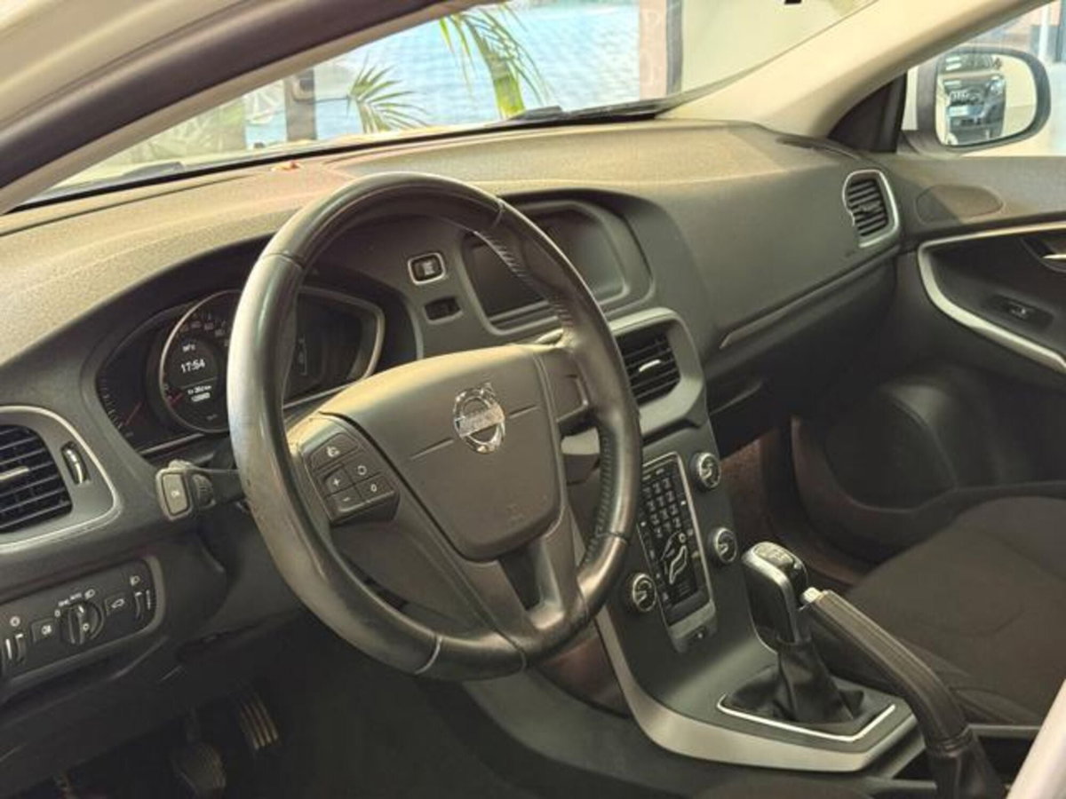Volvo V40 D2 1.6 Business Edition (14)