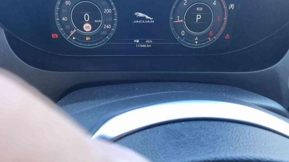 Jaguar E-Pace 2.0D 150 CV AWD aut. R-Dynamic (11)