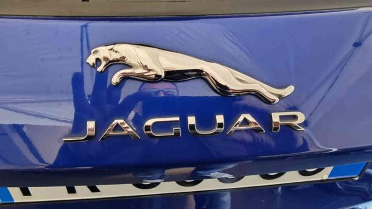 Jaguar E-Pace 2.0D 150 CV AWD aut. R-Dynamic (13)