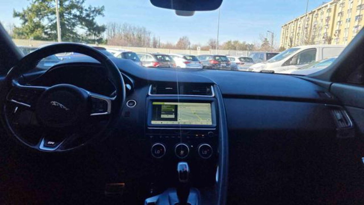Jaguar E-Pace 2.0D 150 CV AWD aut. R-Dynamic (15)