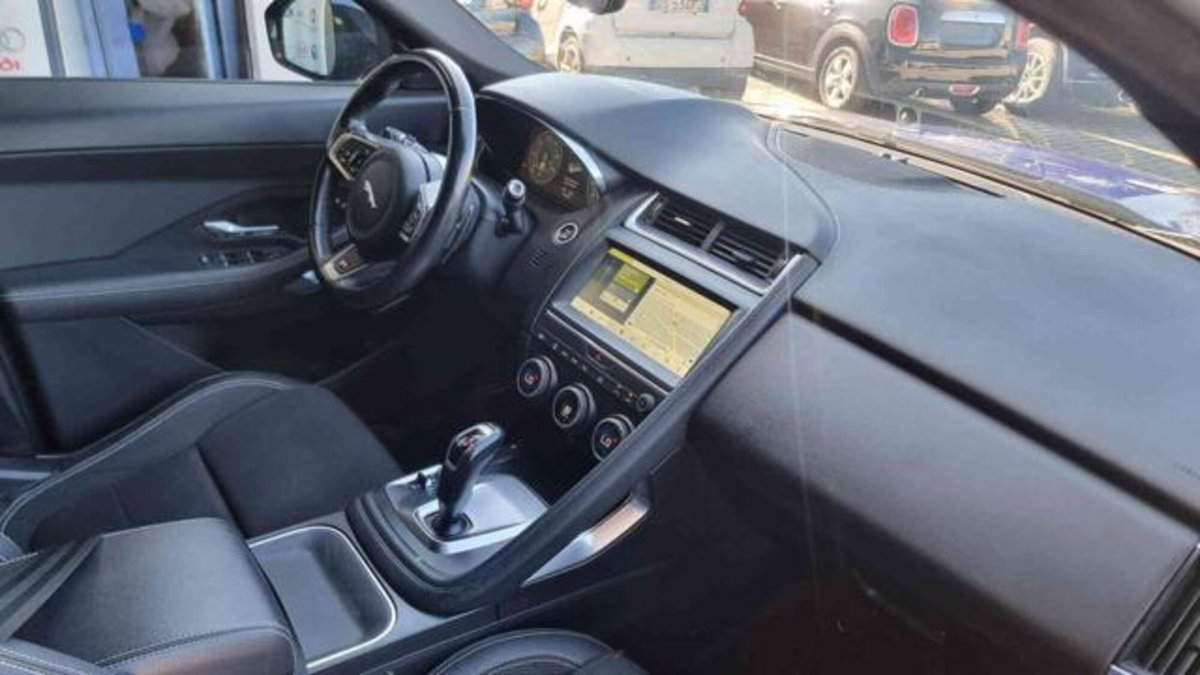 Jaguar E-Pace 2.0D 150 CV AWD aut. R-Dynamic (16)