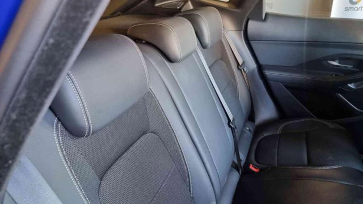 Jaguar E-Pace 2.0D 150 CV AWD aut. R-Dynamic (18)