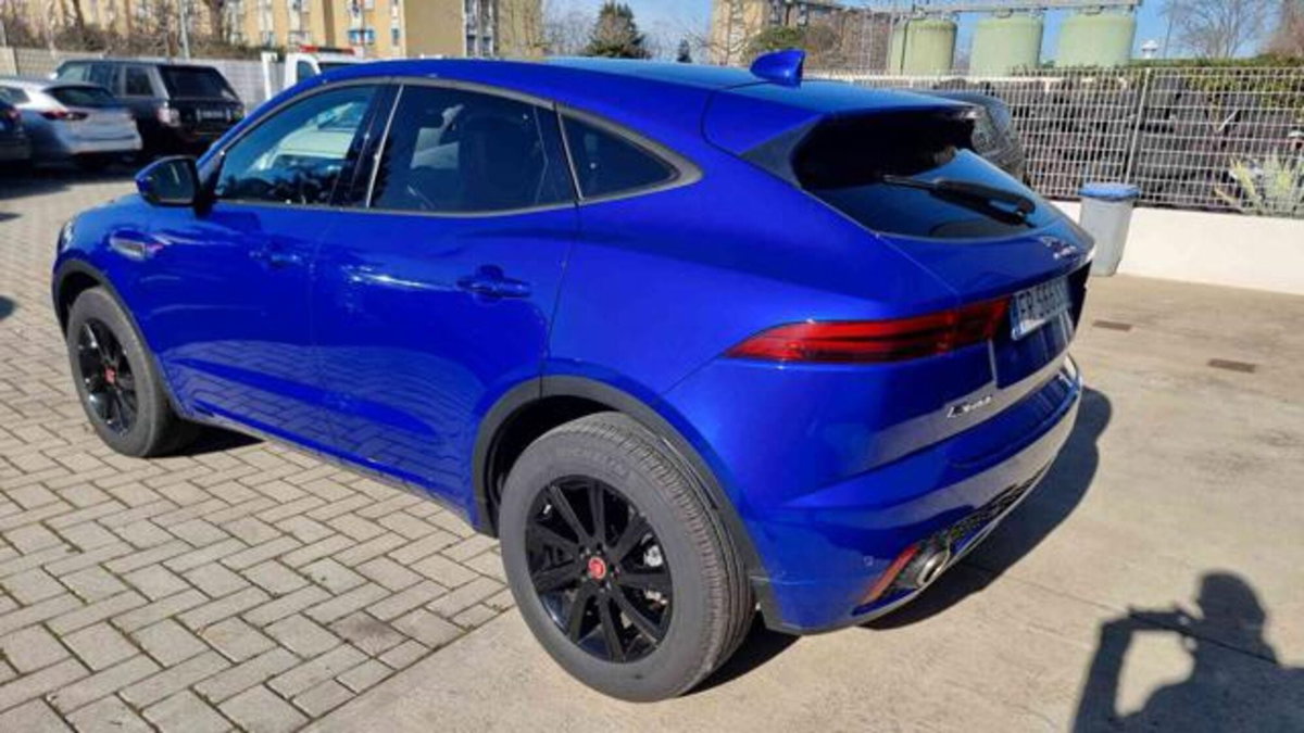 Jaguar E-Pace 2.0D 150 CV AWD aut. R-Dynamic (3)