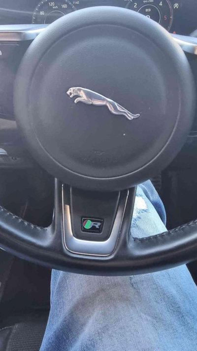 Jaguar E-Pace 2.0D 150 CV AWD aut. R-Dynamic (9)