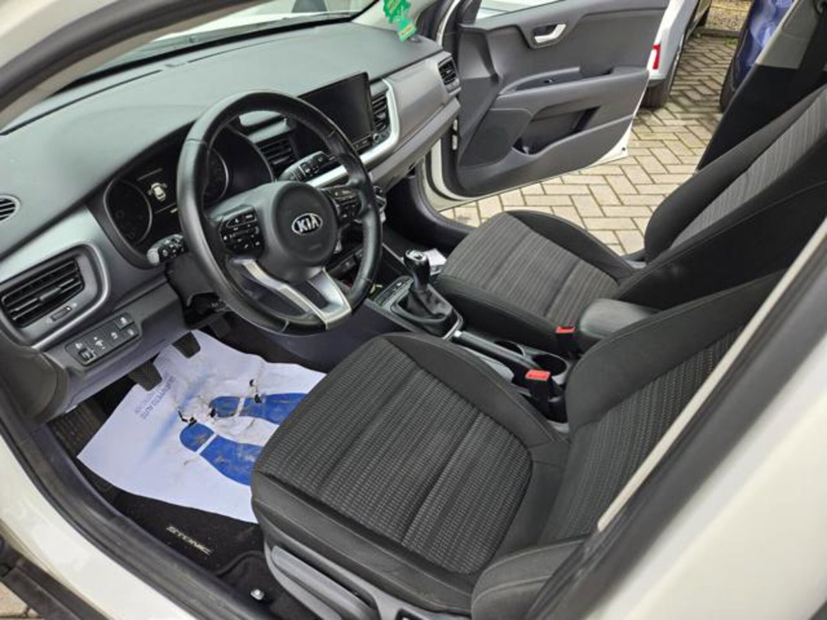 Kia Stonic 1.0 T-GDi 100 CV MHEV iMT Style (15)