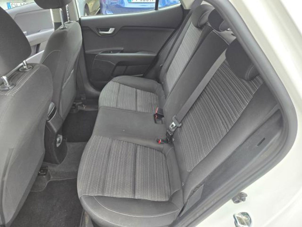 Kia Stonic 1.0 T-GDi 100 CV MHEV iMT Style (16)