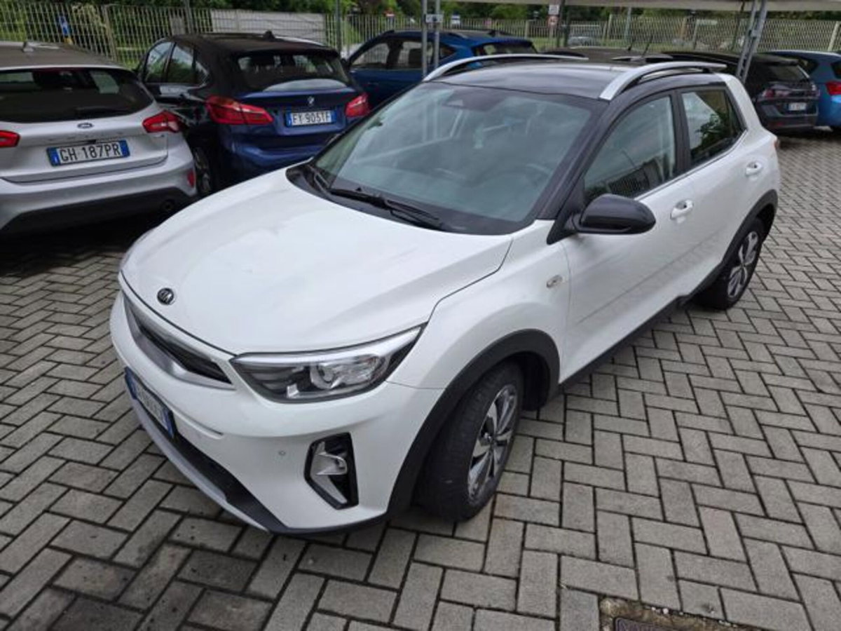 Kia Stonic 1.0 T-GDi 100 CV MHEV iMT Style (2)
