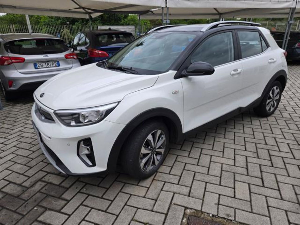Kia Stonic 1.0 T-GDi 100 CV MHEV iMT Style (9)