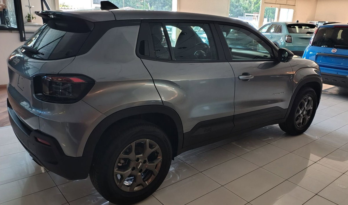 Jeep Avenger 1.2 turbo e-hybrid mhev Longitude fwd 110cv edct6 (5)