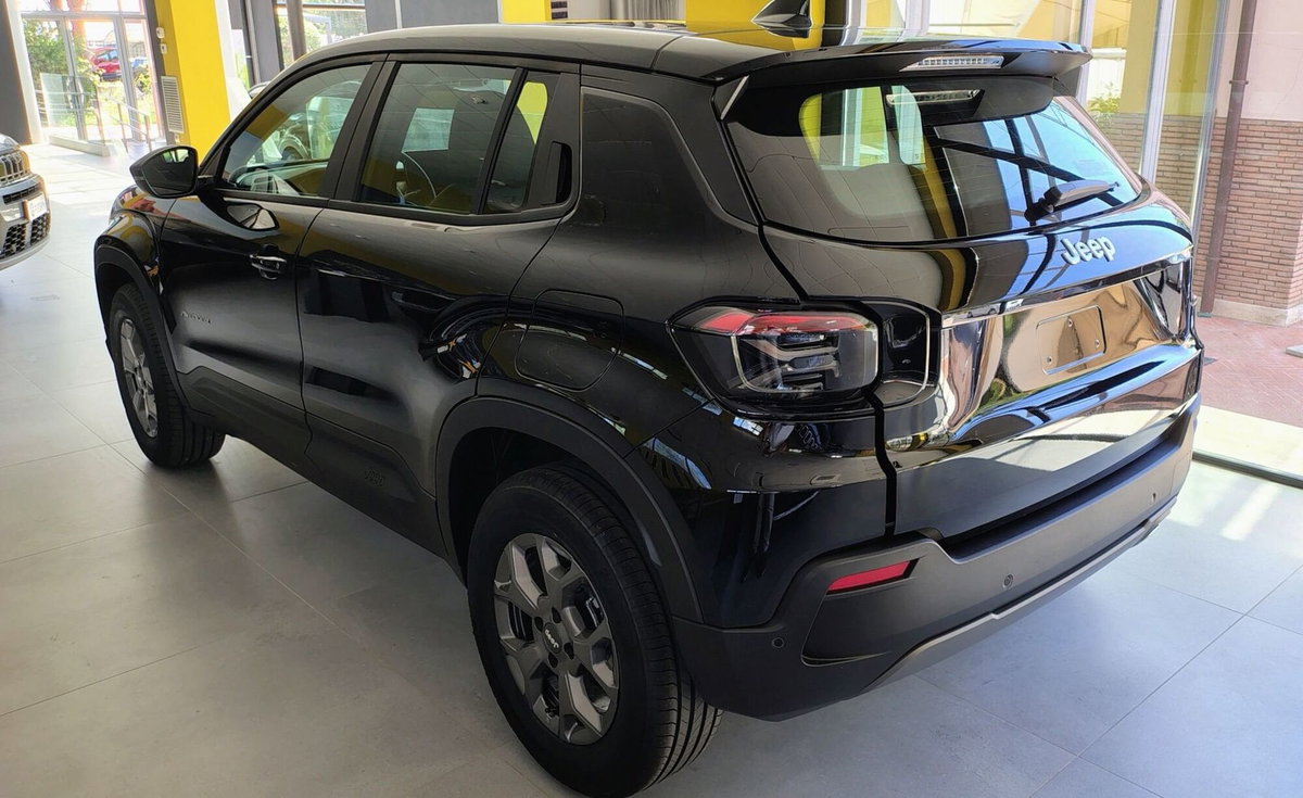 Jeep Avenger 1.2 turbo e-hybrid mhev Longitude fwd 110cv edct6 (7)