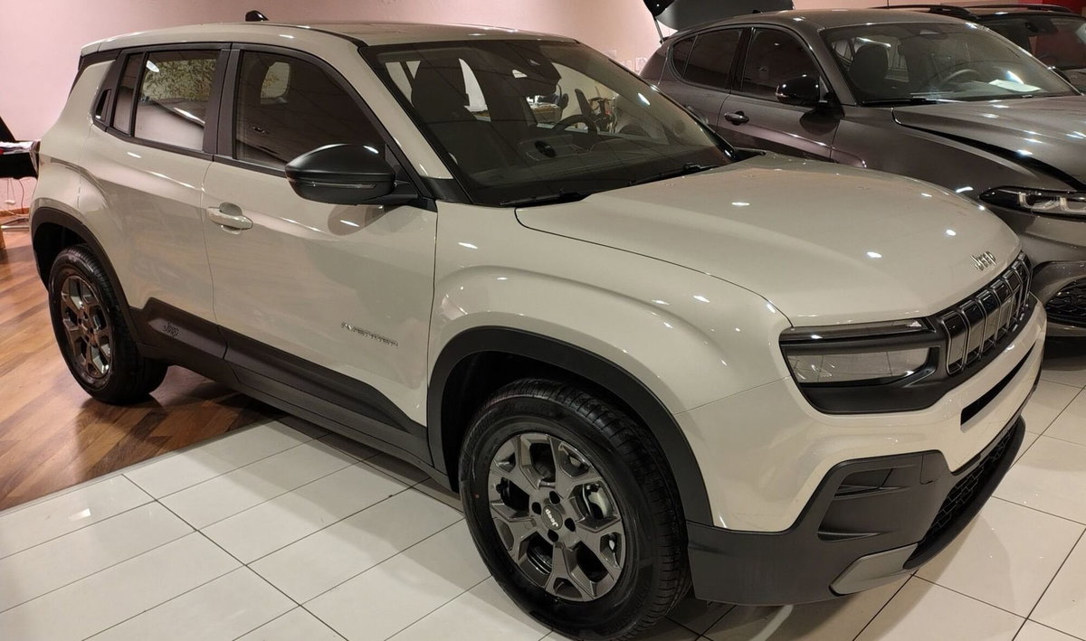 Jeep Avenger 1.2 turbo e-hybrid mhev Longitude fwd 110cv edct6 (2)