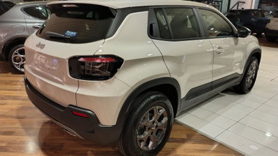 Jeep Avenger 1.2 turbo e-hybrid mhev Longitude fwd 110cv edct6 (4)