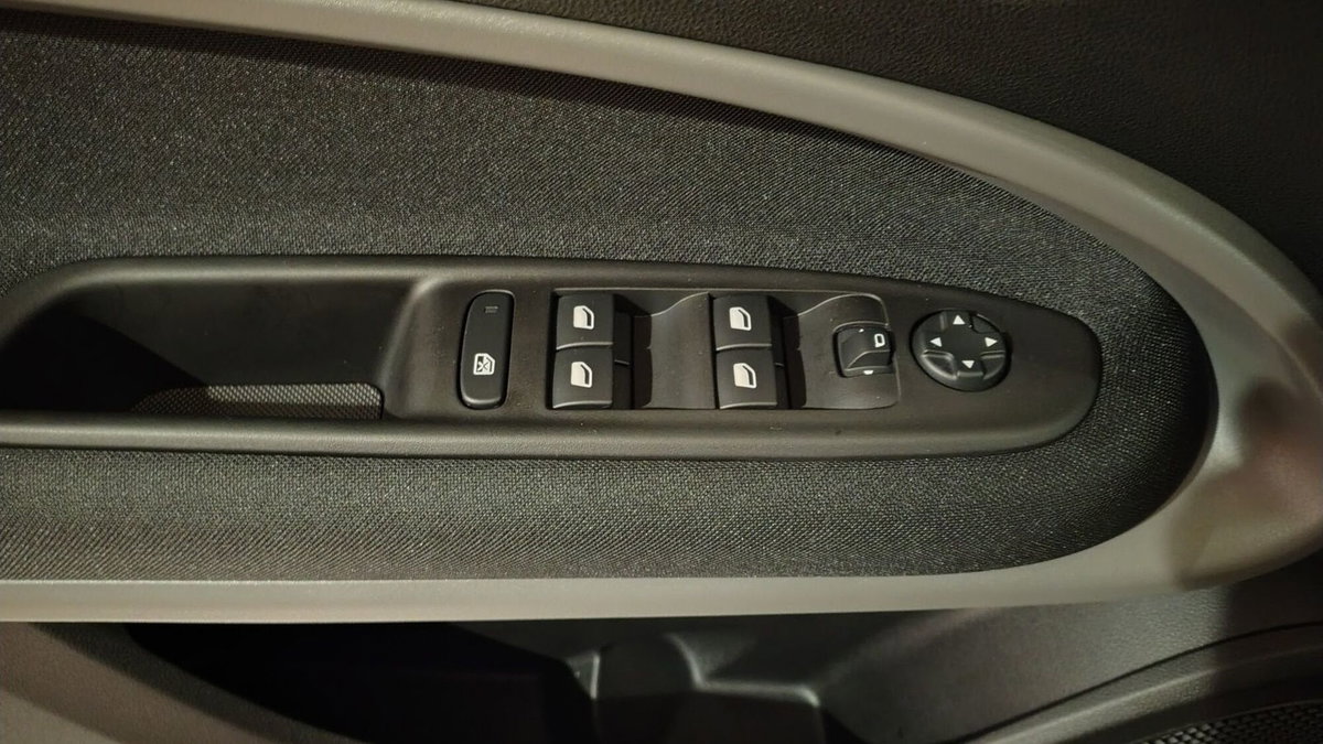 Jeep Avenger 1.2 turbo e-hybrid mhev Longitude fwd 110cv edct6 (6)