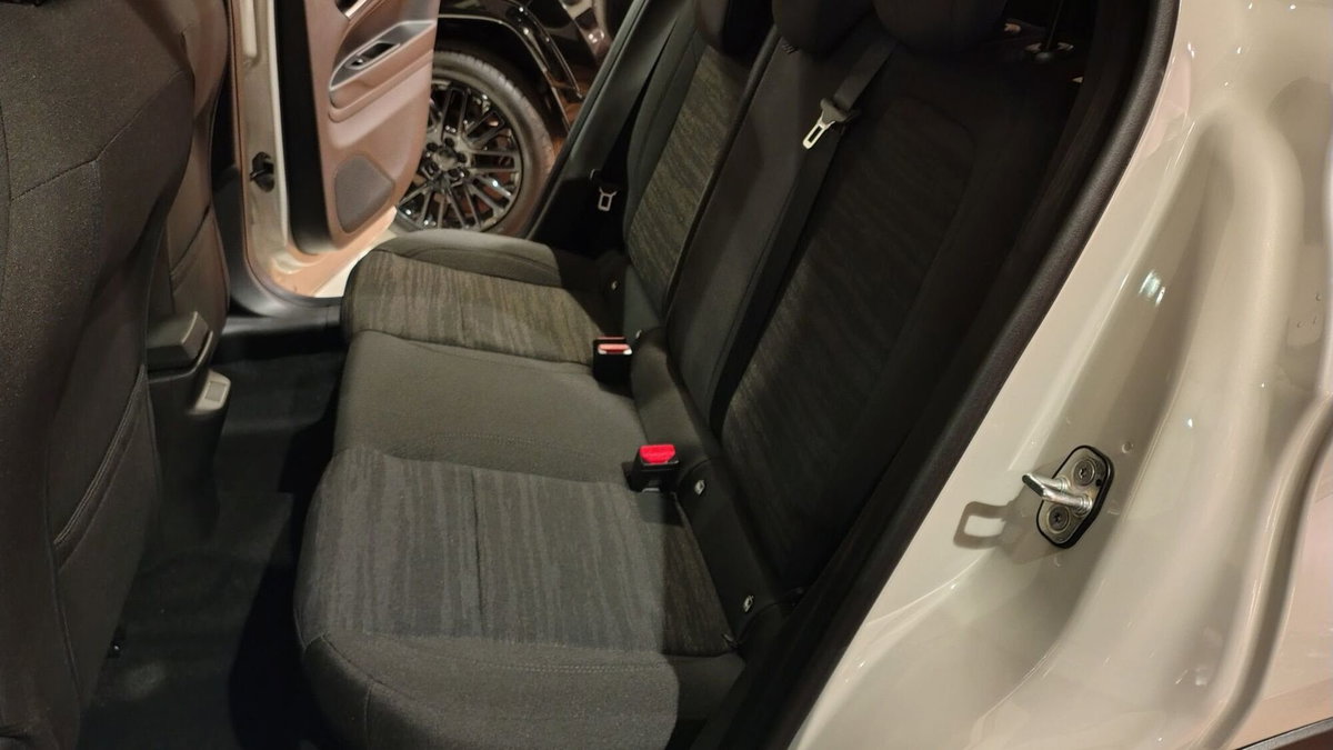 Jeep Avenger 1.2 turbo e-hybrid mhev Longitude fwd 110cv edct6 (7)