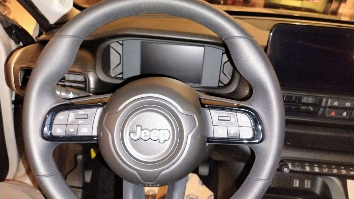 Jeep Avenger 1.2 turbo e-hybrid mhev Longitude fwd 110cv edct6 (9)