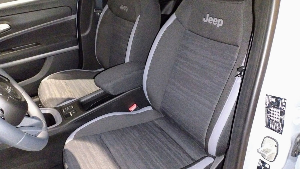 Jeep Avenger 1.2 turbo e-hybrid mhev Longitude fwd 110cv edct6 (11)