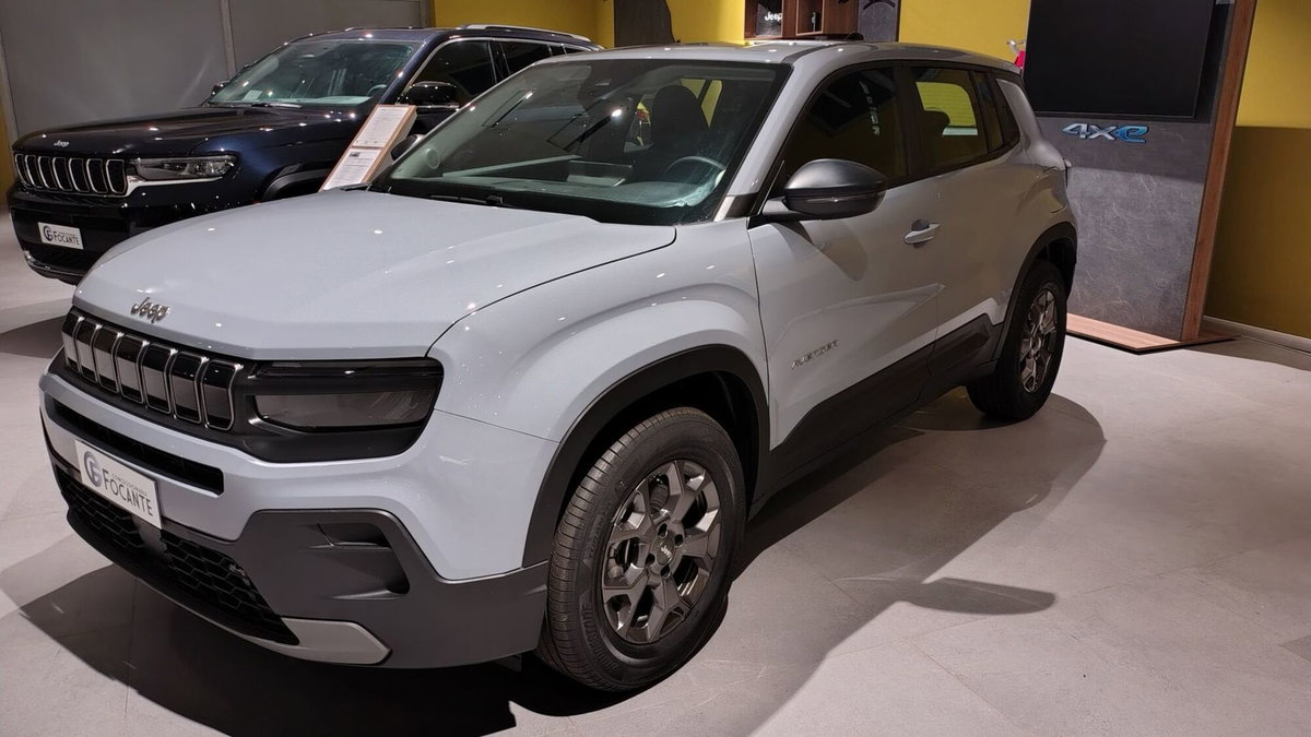Jeep Avenger 1.2 turbo e-hybrid mhev Longitude fwd 110cv edct6 (6)