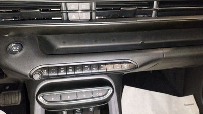 Jeep Avenger 1.2 turbo e-hybrid mhev Longitude fwd 110cv edct6 (9)