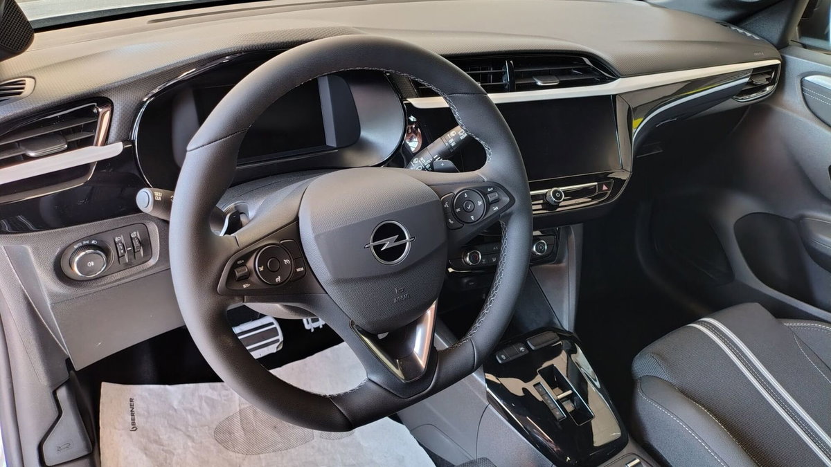 Opel Corsa 1.2 hybrid GS 110cv dct6 (10)