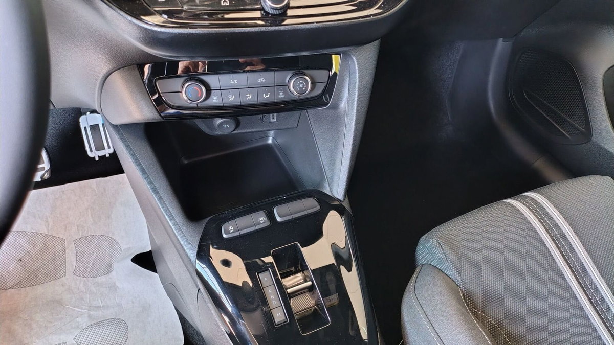 Opel Corsa 1.2 hybrid GS 110cv dct6 (12)