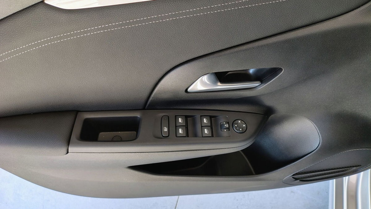 Opel Corsa 1.2 hybrid GS 110cv dct6 (13)