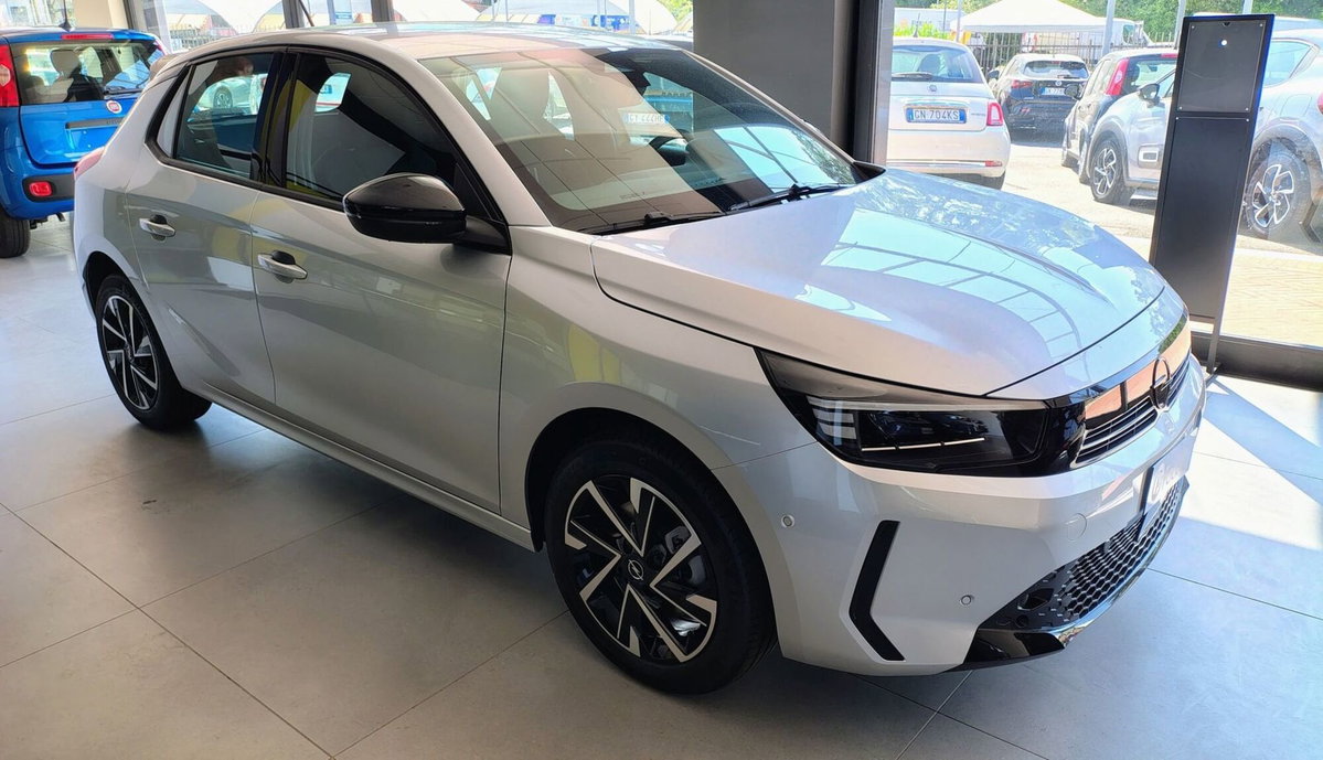 Opel Corsa 1.2 hybrid GS 110cv dct6 (2)