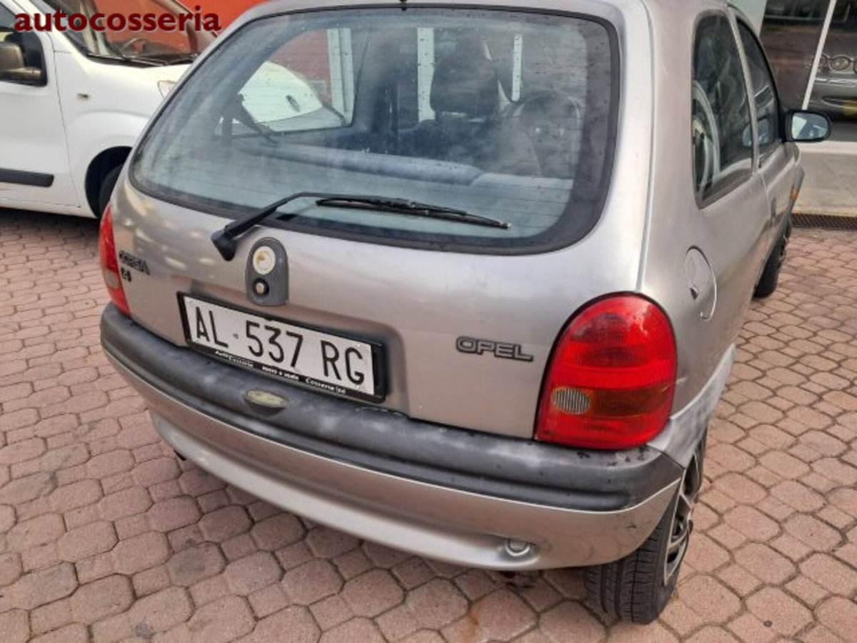 Opel Corsa 1.4i cat 3 porte Swing Più (3)