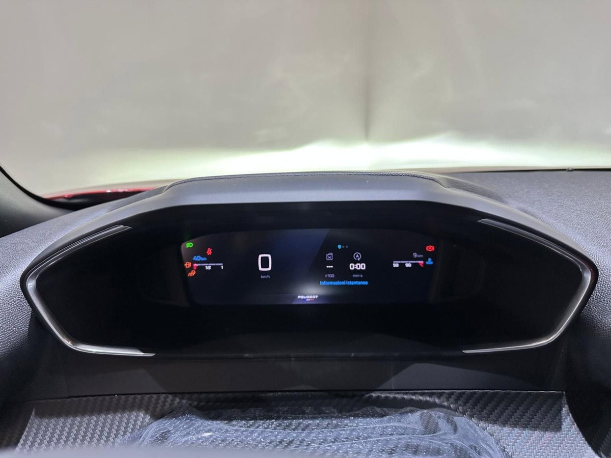 Peugeot 2008 1.2 turbo Allure 100cv (9)