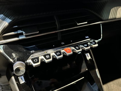 Peugeot 2008 1.2 turbo Allure 100cv (10)