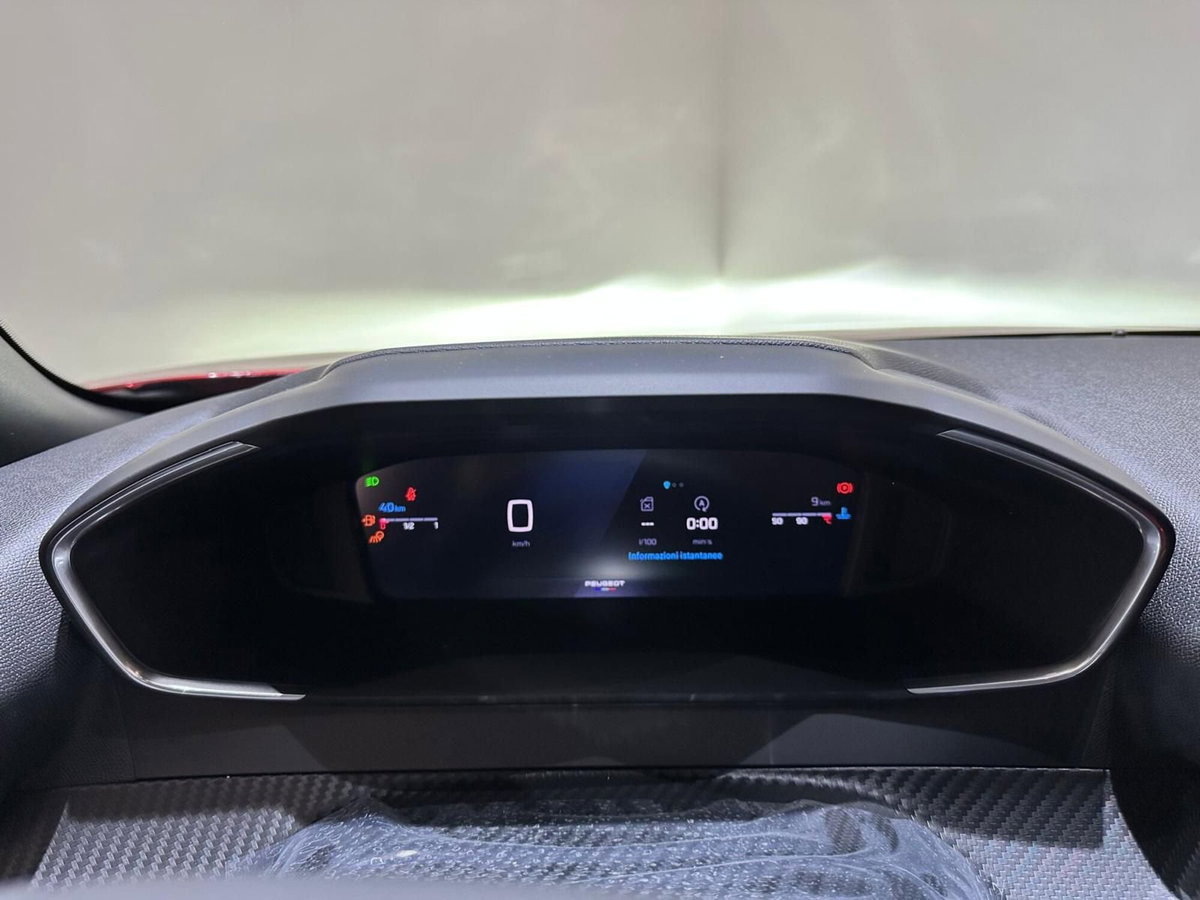 Peugeot 2008 1.2 turbo Allure 100cv (7)