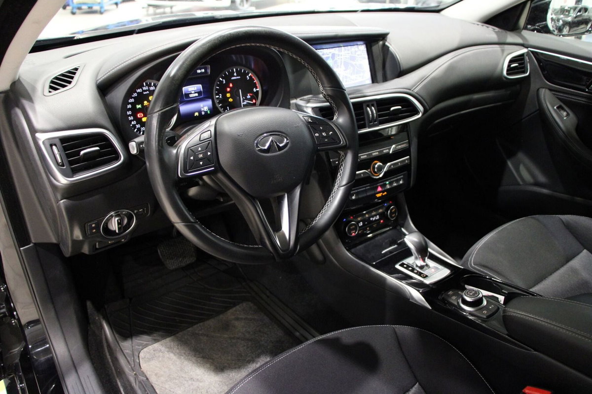 Infiniti Q30 1.5 diesel Business (12)