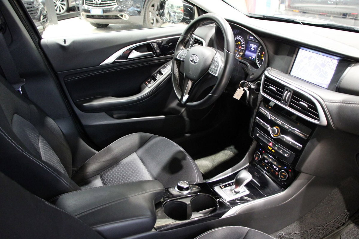 Infiniti Q30 1.5 diesel Business (13)