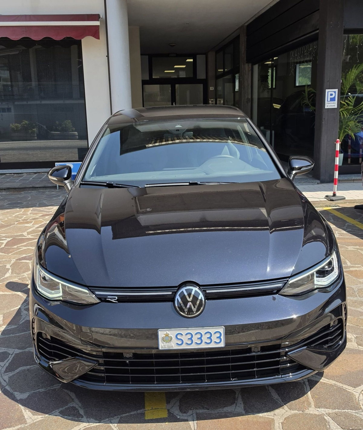Volkswagen Golf 2.0 TSI R DSG 4Motion (2)