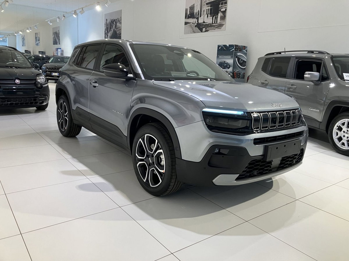 Jeep Avenger 1.2 turbo e-hybrid mhev Summit fwd 110cv edct6 (3)