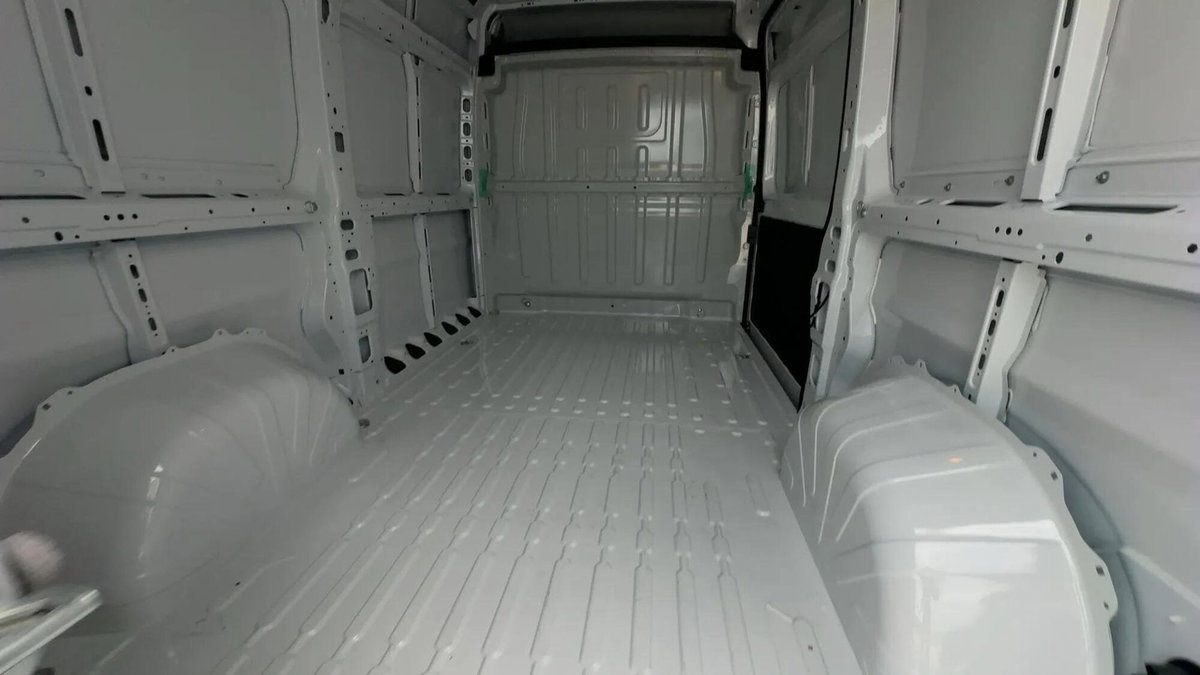 Peugeot Boxer Furgone 33 L2H2 2.2 diesel 140cv S&S (5)
